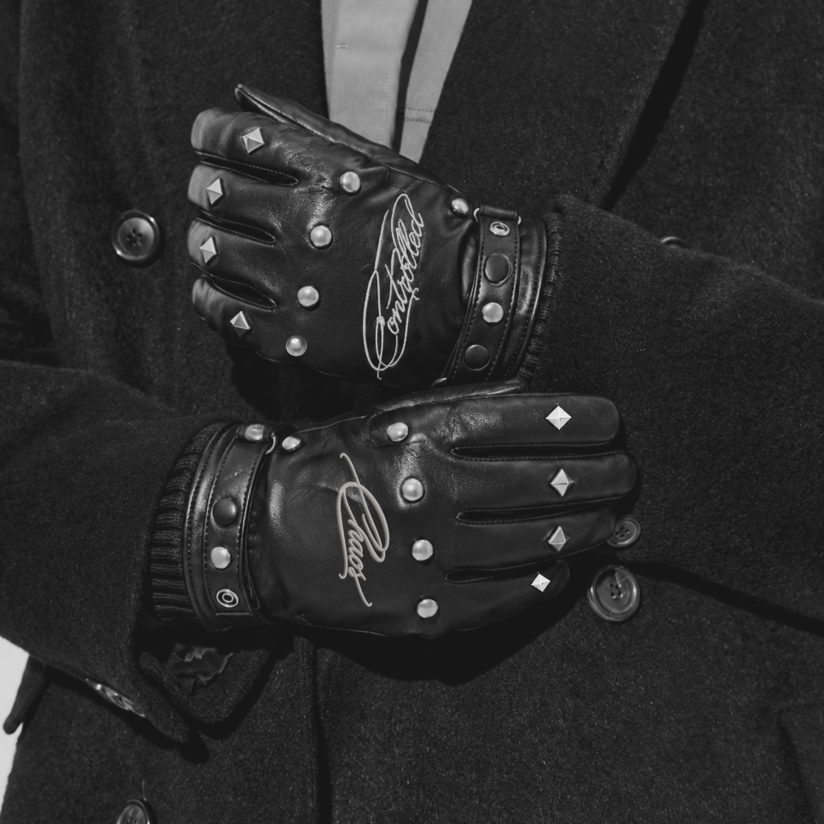 Noir Studded Leather Gloves
